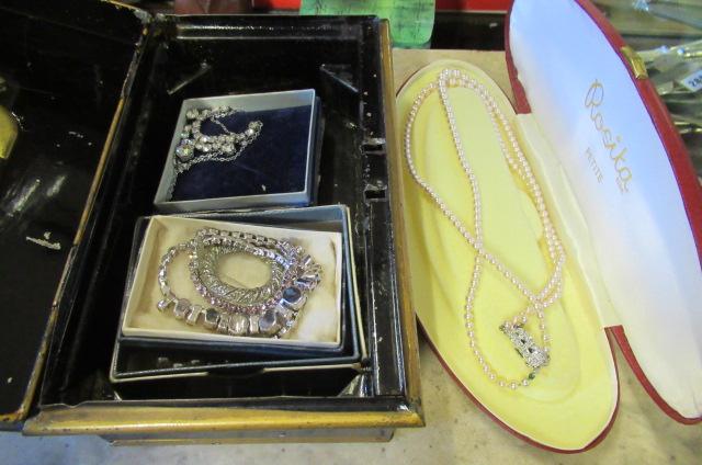 BOX OF COSTUME JEWELLERY Image