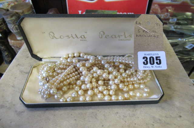 FIVE FAUX PEARL NECKLACES Image