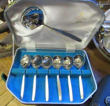 VINERS CASED DESSERT SPOON SET Image
