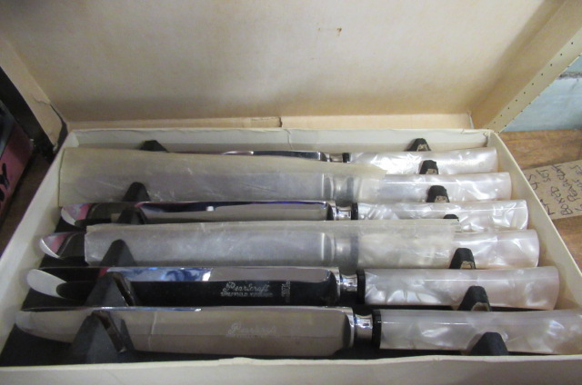 BOXED SET OF SIX PEARLCRAFT DESSERT KNIVES Image