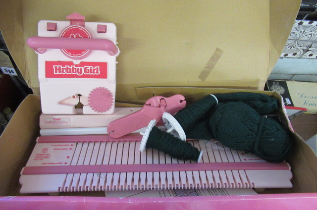 TOMY CHILDS KNITTING MACHINE Image