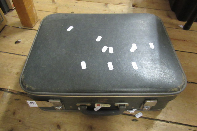 VINTAGE SUITCASE Image