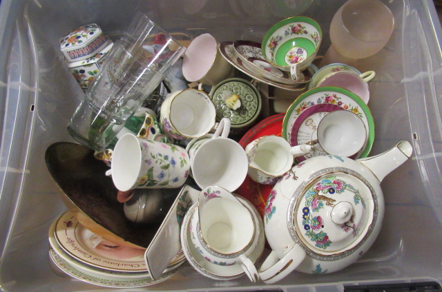 BOX OF MISCELLANEOUS CERAMICS Image