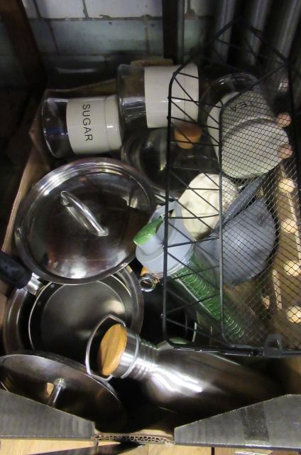 BOX OF KITCHENALIA Image