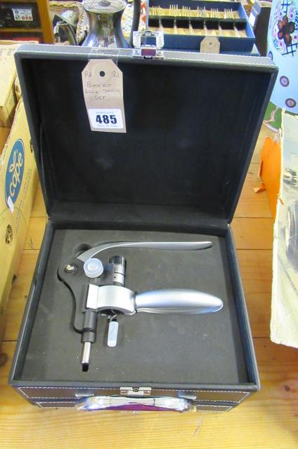 BOXED WINE OPENING SET Image