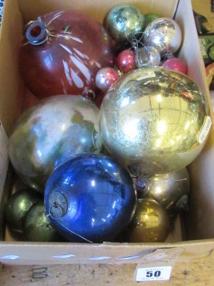 VICTORIAN CHRISTMAS DECORATIONS Image