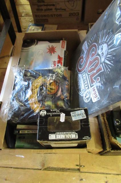 BOX OF MISCELLANEOUS NOVELTY ITEMS Image