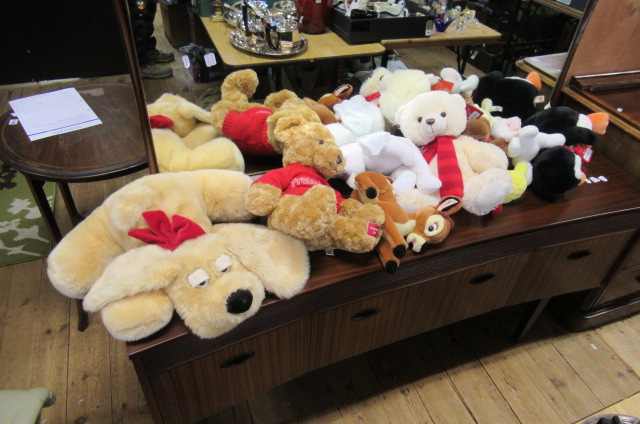 QUANTITY OF SOFT TOYS Image