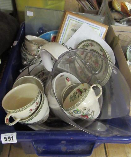 BOX OF MISCELLANEOUS CHINA AND GLASS Image