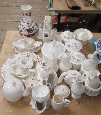 LARGE QUANTITY OF LEEDS ROYAL CREAMWARE Image
