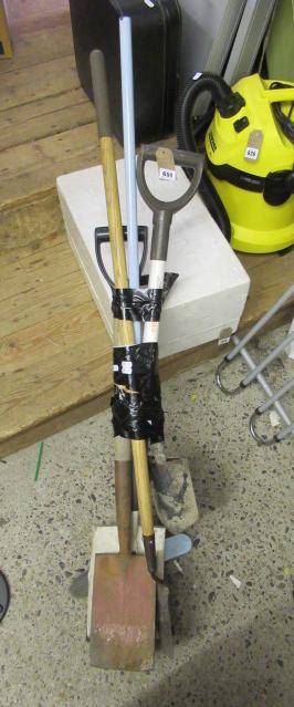 BUNDLE OF GARDEN TOOLS Image