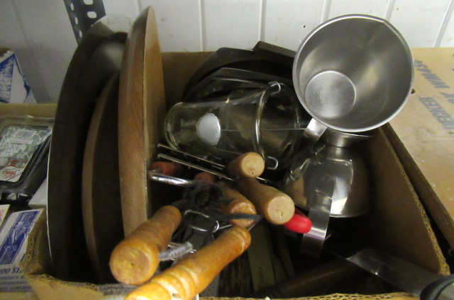 BOX OF KITCHENALIA Image