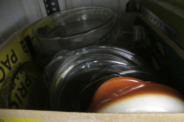 QUANITTY OF PYREX DISHES ETC Image
