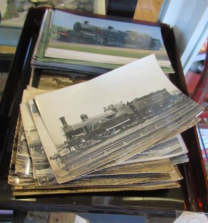 QUANTITY OF POSTCARDS Image