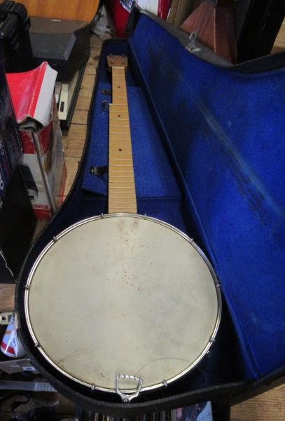 CASED BANJO Image