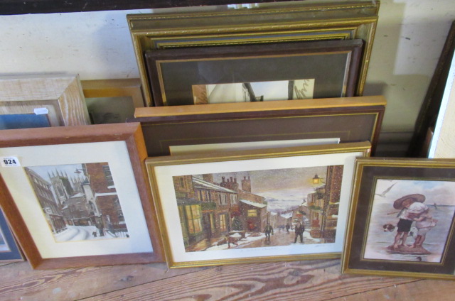QUANTITY OF PICTURES AND PRINTS INCLUDING YORK SNOW SCENE Image