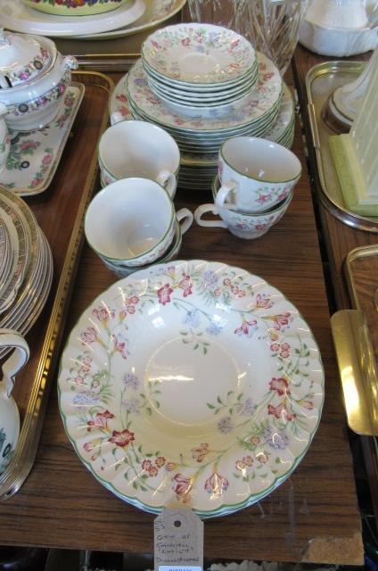 QUANTITY OF CHURCHILL EMILY PATTERN TEA AND DINNER WARE Image