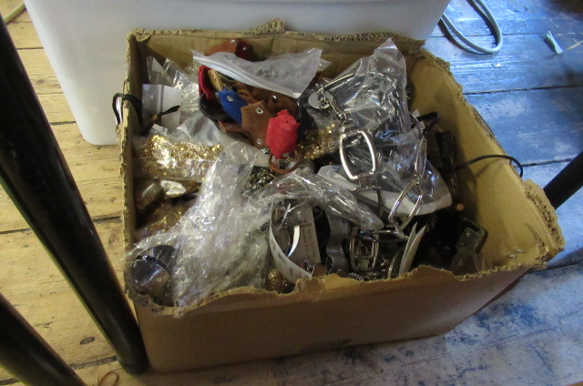 BOX OF COSTUME JEWELLERY Image