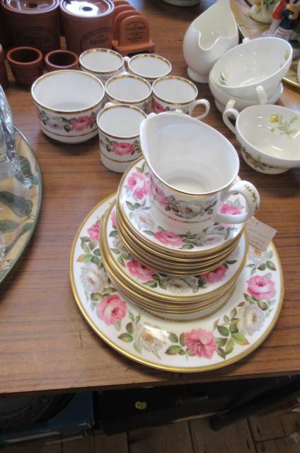 ROYAL WORCESTER ROYAL GARDEN PATTERN CHINA COFFEE SET Image