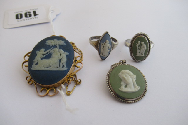 QUANTITY OF WEDGWOOD JEWELLERY INCLUDING 9CT BROOCH Image