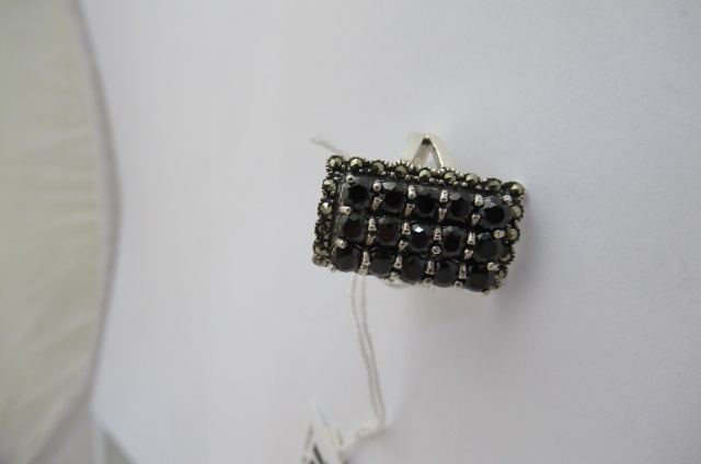 SILVER AND MARCASITE RING Image