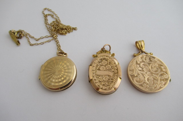 THREE 9CT GOLD LOCKETS Image