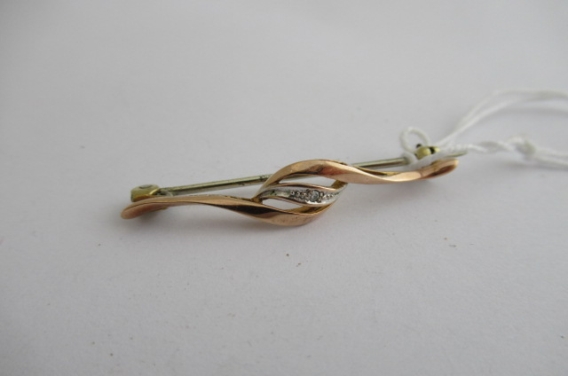 9CT GOLD BROOCH Image