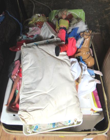 SUITCASE OF DOLLS AND ACCESSORIES Image