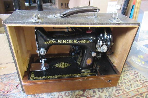 VINTAGE SINGER SEWING MACHINE Image