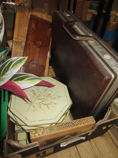 BOX OF MISCELLANEOUS INCLUDING BRIEFCASE Image