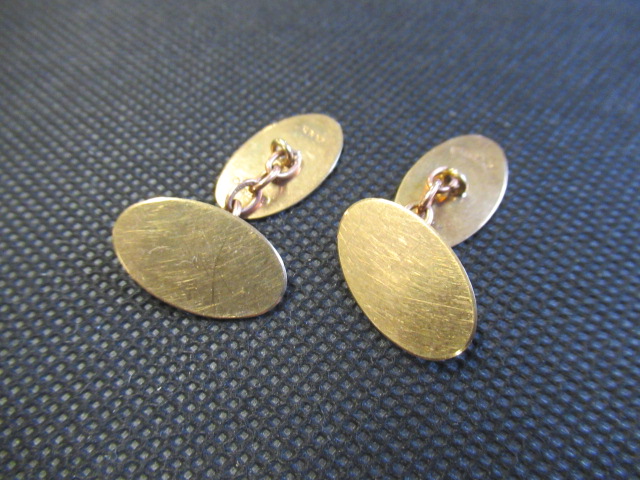 PAIR OF 9CT GOLD CUFFLINKS Image