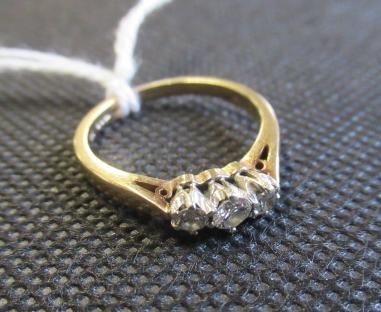 THREE STONE 9CT GOLD RING Image