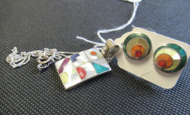 PERUVIAN STANDARD SILVER AND HARDSTONE PENDANT ON CHAIN AND MATCHING EAR STUDS Image