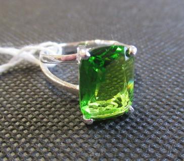 SILVER GREEN STONE SET RING Image