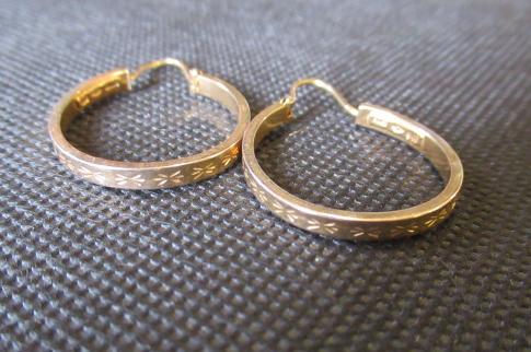 PAIR OF 9CT GOLD HOOP EARRINGS Image