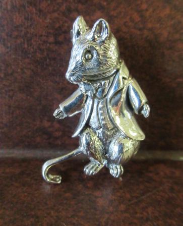 SILVER MOUSE BROOCH Image
