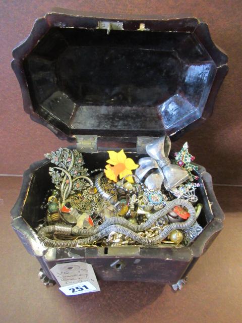 JEWELLERY BOX AND CONTENTS Image