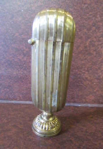 EDWARDIAN BRASS VESTA WITH SCREW ON SEAL Image