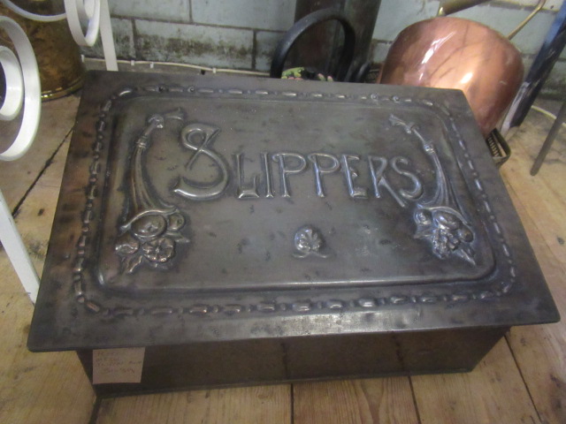PLATED METAL SLIPPER BOX Image