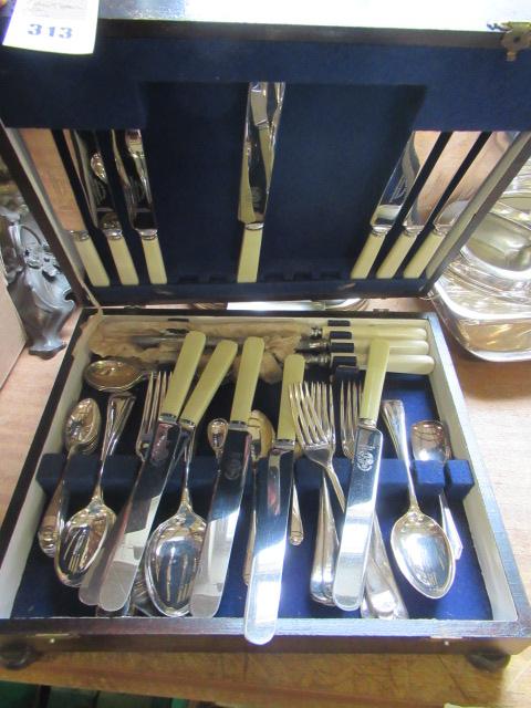 CANTEEN OF CUTLERY Image