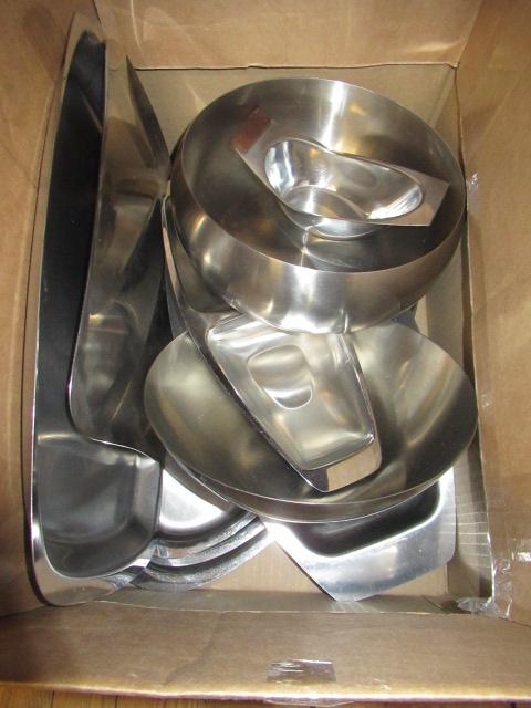 BOX OF OLD HALL AND OTHER STAINLESS STEEL  Image