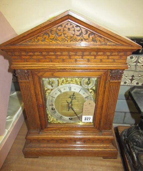 OAK CASED MANTLE CLOCK Image