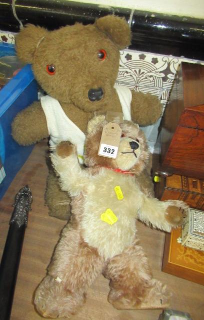TWO TEDDY BEARS Image