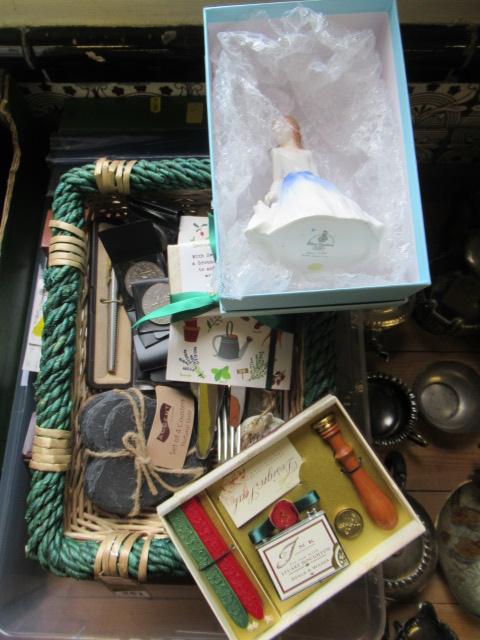 BASKET INCLUDING ROYAL DOULTON FIGURE AND PARKER PEN ETC Image