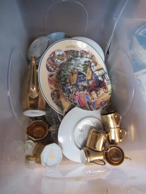 BOX OF COLLECTORS PLATES ETC Image