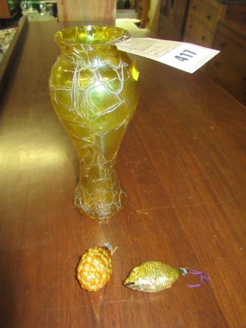 LOETZ STYLE YELLOW VASE AND TWO VINTAGE CHRISTMAS GLASS BAUBLES Image