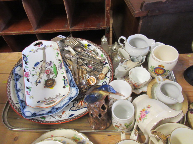 TRAY OF MIXED CERAMICS INCLUDING ROYAL COMMEMORATIVE ITEMS AND A MINTON TRAY Image
