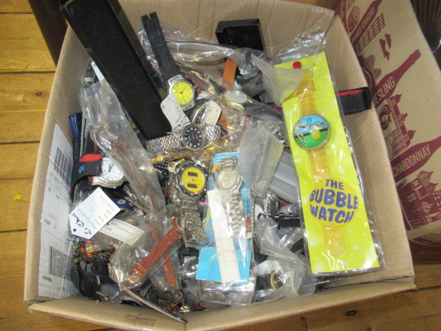 LARGE QUANTITY OF WATCHES INCLUDING BUBBLE WATCH Image