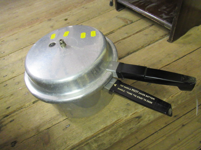 ALUMINIUM PRISTINE PRESSURE COOKER Image