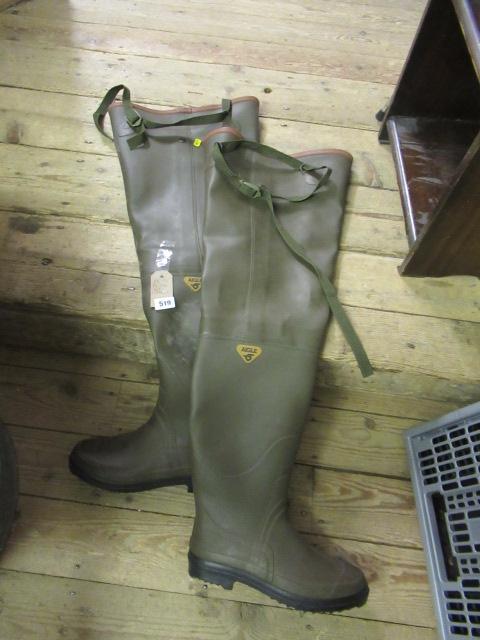 PAIR OF SIZE 41 WADERS Image